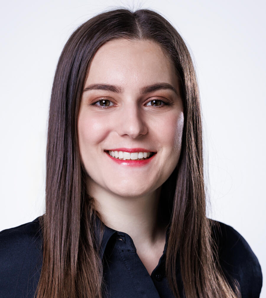 Dr. Papp Eszter Dr. Papp Eszter