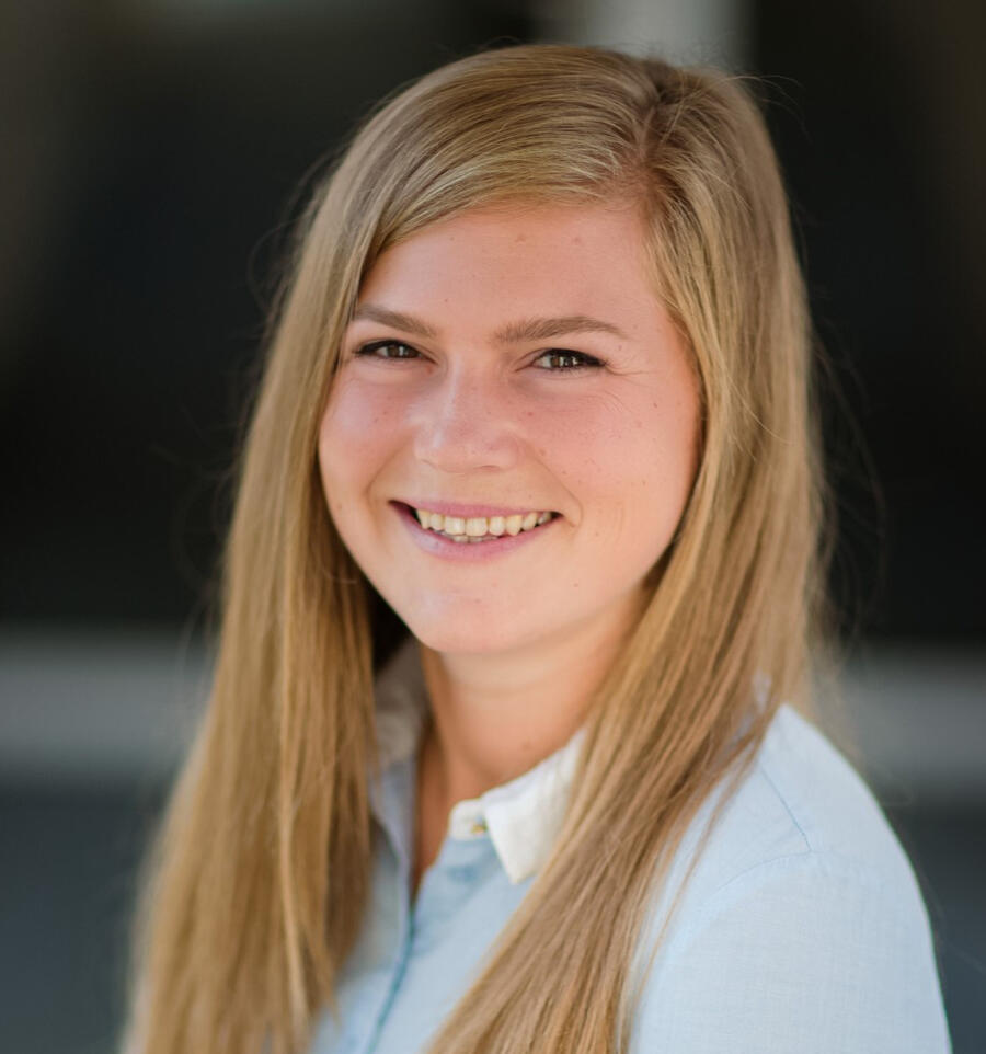 Dr. Lanszki Zsófia Dr. Lanszki Zsófia